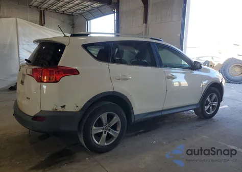 2015 Toyota Rav4 Xle z USA, uszkodzony, nr VIN JTMWFREV6FJ048607
